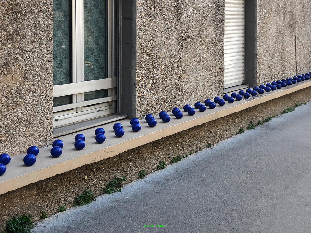 Homeless-proff blue balls, Paris