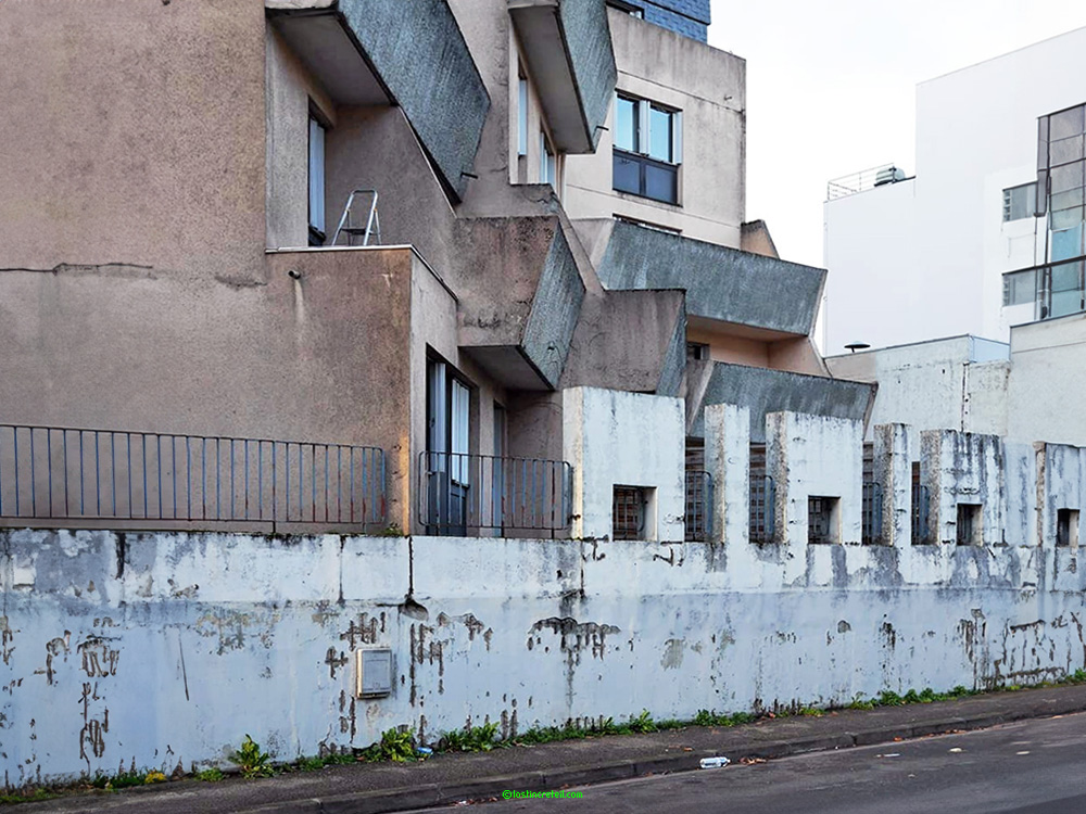 Salmon-colored brutalism, Bourges, France