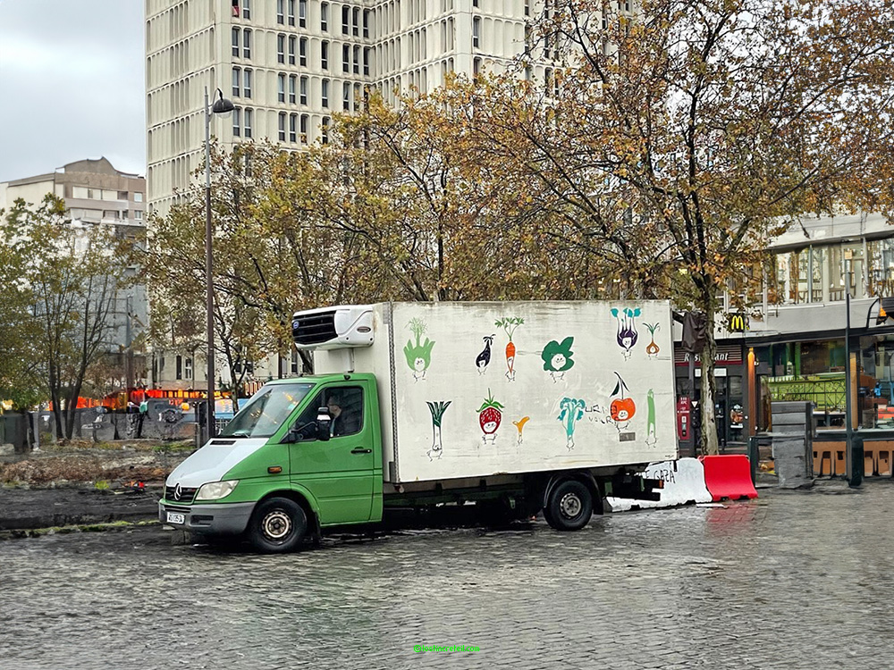 Truck, Place d'Italie, Paris
