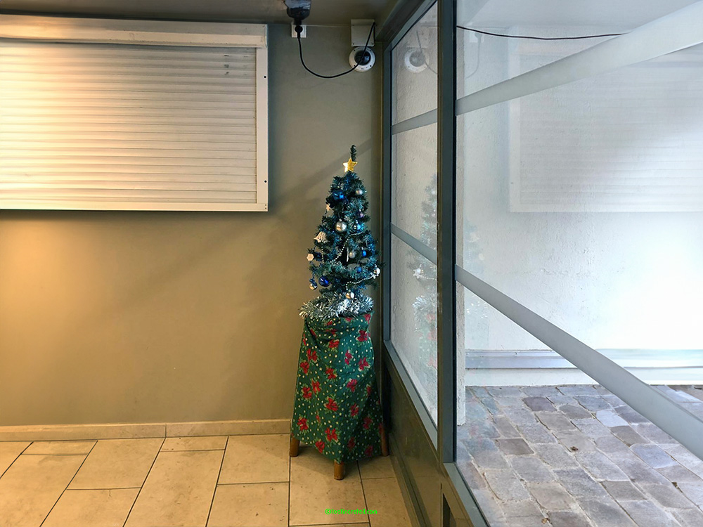 Christmas decorations in a public housing building, Paris 13