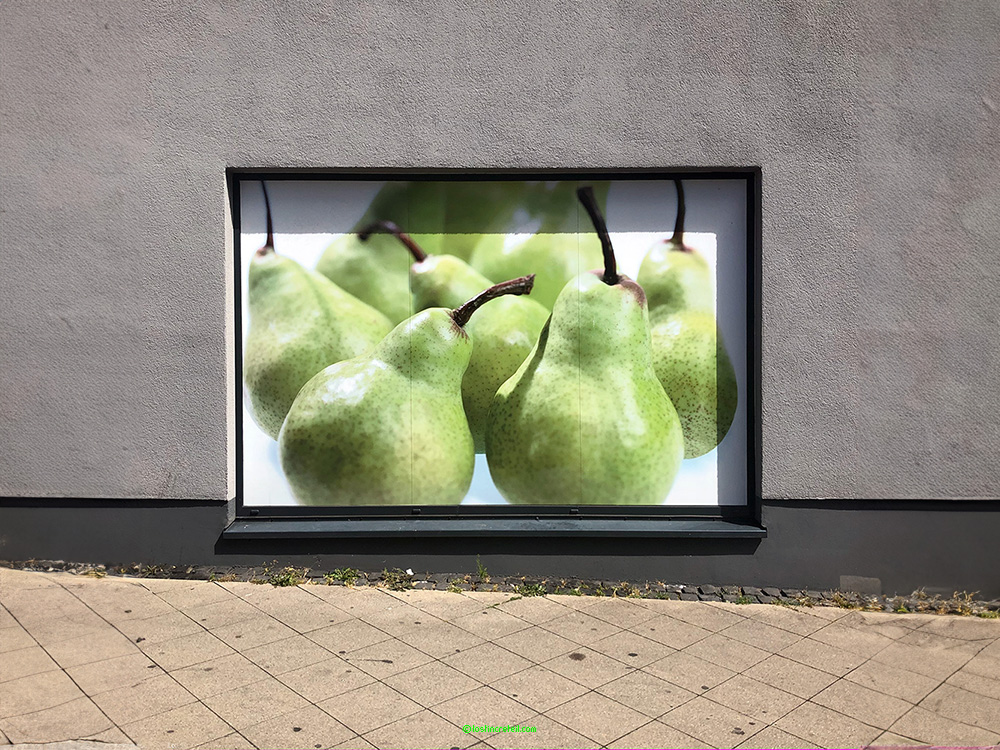 Pears, Kassel, Germany